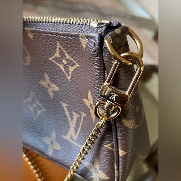 Louis Vuitton Monogram Mini Pochette 🩷 - Picture 8 of 12